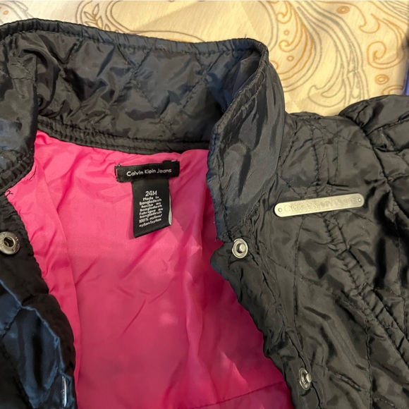 24 month old CALVIN KLEIN JEANS puffer jacket - Picture 3 of 5